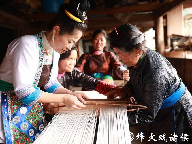 贵州千年侗寨非遗织就乡村振兴锦绣路